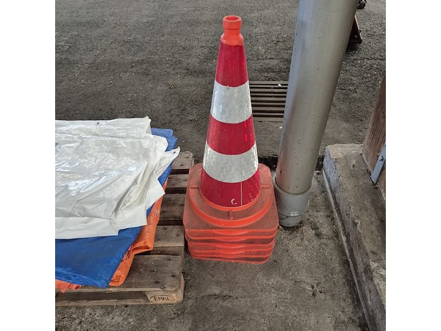 Verkeerskegels en dekkleden - afbeelding 4 van  4