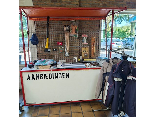 Verkoopkraam met diverse - afbeelding 1 van  6