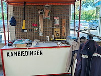 Verkoopkraam met diverse - afbeelding 1 van  6