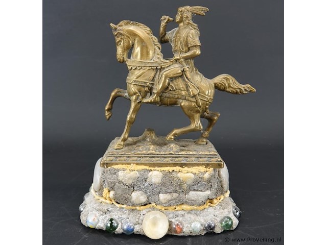 Verkoperd messing beeld van een valkenier te paard - afbeelding 2 van  5