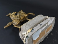 Verkoperd messing beeld van een valkenier te paard - afbeelding 5 van  5