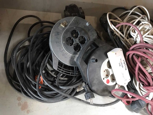 Verlengkabelhaspel en kabels (5x) - afbeelding 1 van  1