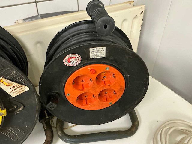 Verlengkabelhaspels elektrisch en snoeren (4x) - afbeelding 3 van  3