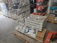 Verlengkabels, stereokabel en diverse in grijpmanden elektra, partij - afbeelding 5 van  13
