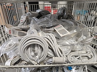 Verlengkabels, stereokabel en diverse in grijpmanden elektra, partij - afbeelding 7 van  13