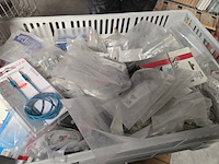 Verlengkabels, stereokabel en diverse in grijpmanden elektra, partij - afbeelding 11 van  13