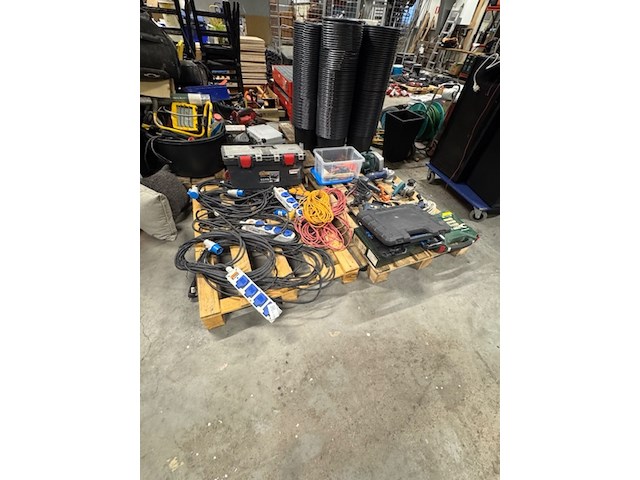 Verlengsnoeren en stekkerblokken - afbeelding 1 van  9