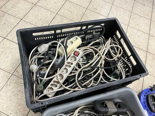 Verlengsnoeren en stekkerdozen - afbeelding 2 van  5