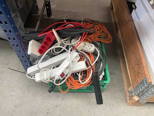 Verlengsnoeren en stekkerdozen - afbeelding 1 van  2