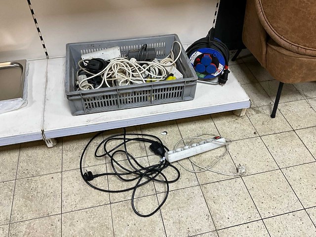 Verlengsnoeren en stekkerdozen - afbeelding 1 van  4