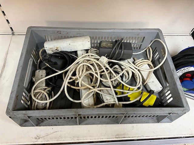 Verlengsnoeren en stekkerdozen - afbeelding 2 van  4