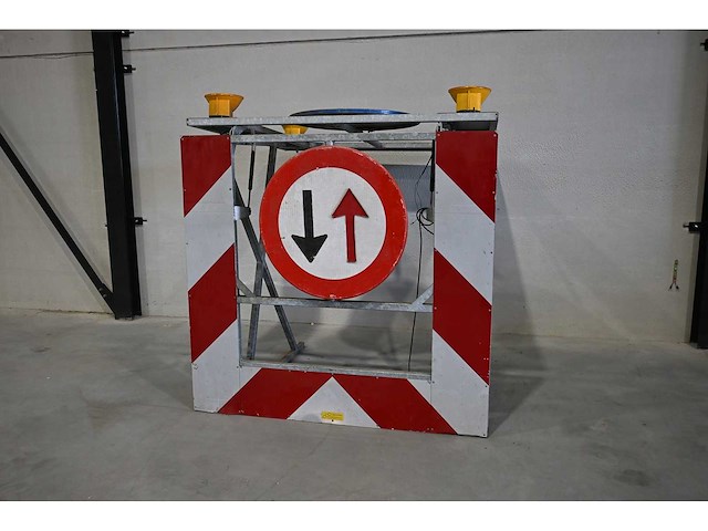 Verlicht inklapbaar werkzaamhedenbord - afbeelding 2 van  11
