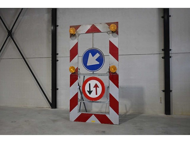 Verlicht inklapbaar werkzaamhedenbord - afbeelding 1 van  11