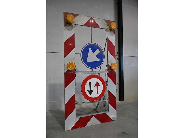 Verlicht inklapbaar werkzaamhedenbord - afbeelding 5 van  11