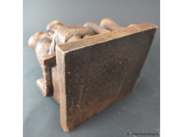 Verliefde opa en oma op bankje - afbeelding 5 van  5