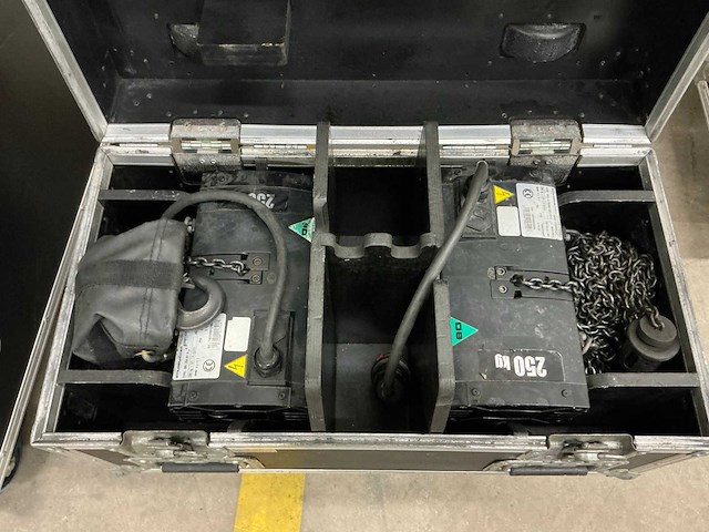 Verlinde stagemaker sr1 250kg 19m elektrische kettingtakel (2x) - afbeelding 1 van  5