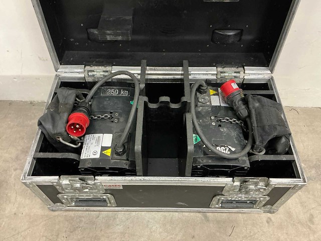 Verlinde stagemaker sr1 250kg 19m elektrische kettingtakel (2x) - afbeelding 1 van  4