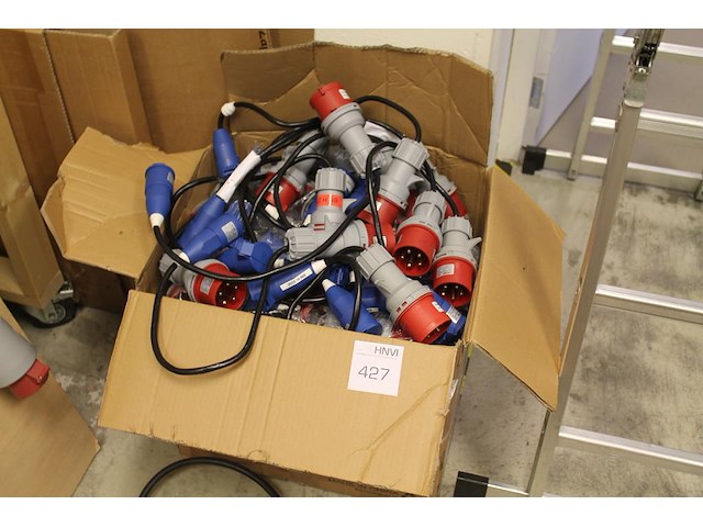 Verloopkabels cee32 rood naar 230v schuco blauw. ruim 50 stuks. - afbeelding 1 van  3
