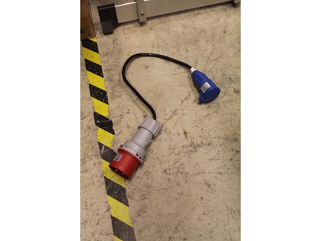 Verloopkabels cee32 rood naar 230v schuco blauw. ruim 50 stuks. - afbeelding 3 van  3