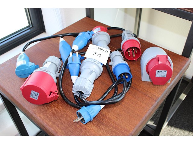 Verloopkabels en -stekkers in diverse uitvoeringen. - afbeelding 1 van  2