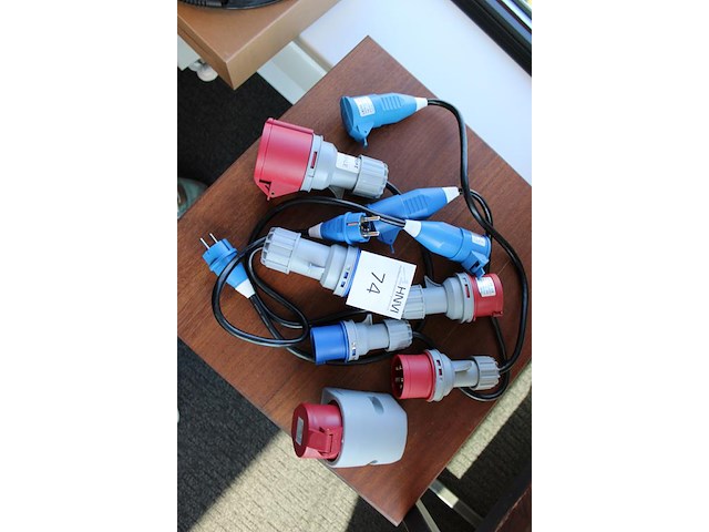 Verloopkabels en -stekkers in diverse uitvoeringen. - afbeelding 2 van  2