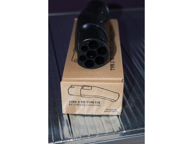 Verloopstekker / adapter metron ac01. type 2 naar schuco (230v). laadpaal gebruiken als stopcontact. - afbeelding 2 van  3