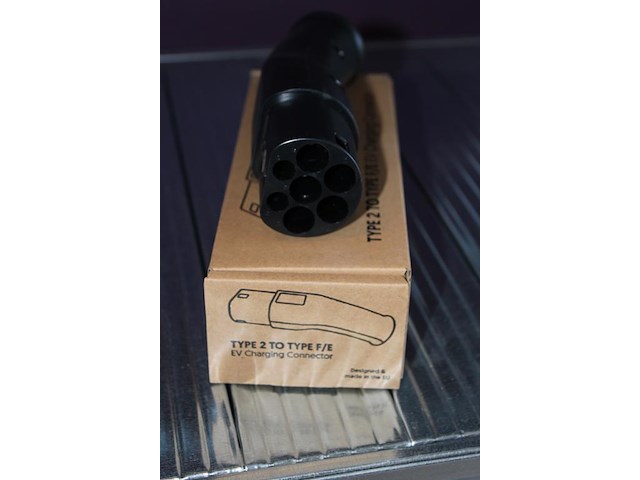 Verloopstekker / adapter metron ac01. type 2 naar schuco (230v). laadpaal gebruiken als stopcontact. - afbeelding 2 van  3