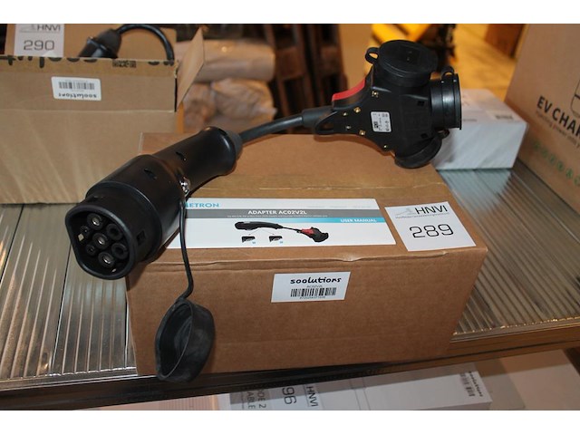 Verloopstekker / adapter metron ac02v2l. type 2 naar 3x schuco (230v). auto accu gebruiken als stopcontact. - afbeelding 1 van  2