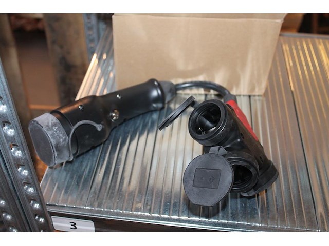Verloopstekker / adapter metron ac02v2l. type 2 naar 3x schuco (230v). auto accu gebruiken als stopcontact. - afbeelding 2 van  3
