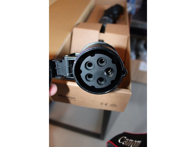 Verloopstekker / adapter metron ac03. type 2 naar cee16 (krachtstroom). auto accu gebruiken als cee16 wcd. - afbeelding 2 van  2