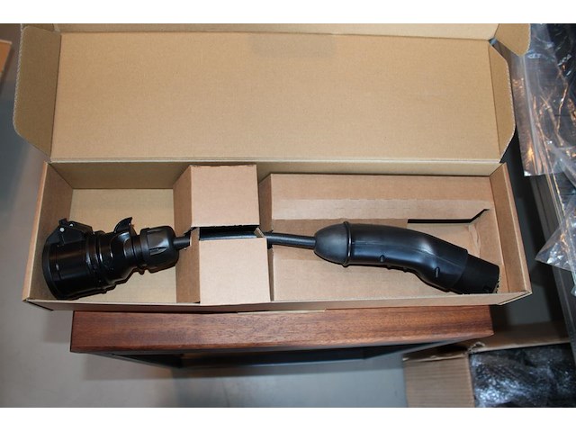 Verloopstekker / adapter metron ac03. type 2 naar cee16 (krachtstroom). auto accu gebruiken als cee16 wcd. - afbeelding 1 van  2