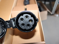 Verloopstekker / adapter metron ac03. type 2 naar cee16 (krachtstroom). auto accu gebruiken als cee16 wcd. - afbeelding 2 van  2