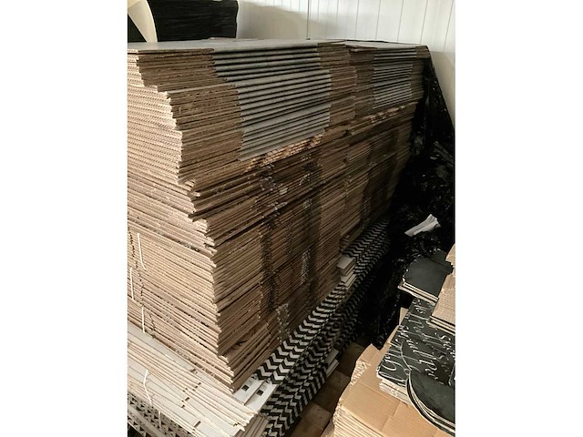 Verpakkingsdoos 280x280x330mm diverse opdrukken (240x) - afbeelding 1 van  1