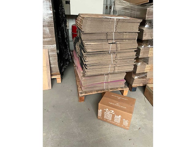 Verpakkingsdoos 390x290x232mm diverse opdrukken (240x) - afbeelding 1 van  3