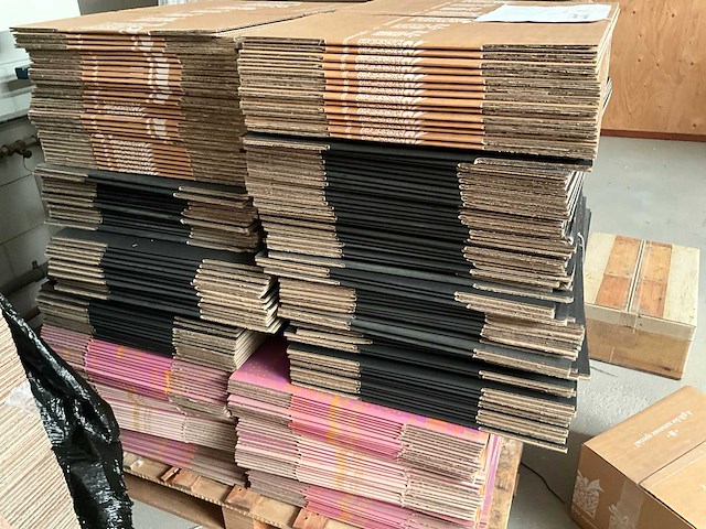 Verpakkingsdoos 390x290x232mm diverse opdrukken (240x) - afbeelding 3 van  3