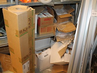 Verpakkingsmaterialen w.o. tape, noppenfolie, zip-zakken en opvulmateriaal. - afbeelding 1 van  7