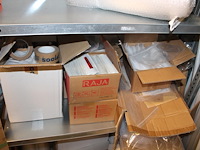 Verpakkingsmaterialen w.o. tape, noppenfolie, zip-zakken en opvulmateriaal. - afbeelding 6 van  7