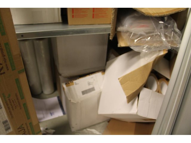 Verpakkingsmaterialen w.o. tape, noppenfolie, zip-zakken en opvulmateriaal. - afbeelding 7 van  7