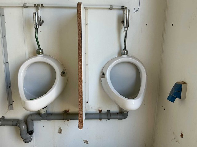 Verplaatsbare toiletcontainer / sanitaire unit met 2 toiletten en rvs wasgoot - afbeelding 7 van  15