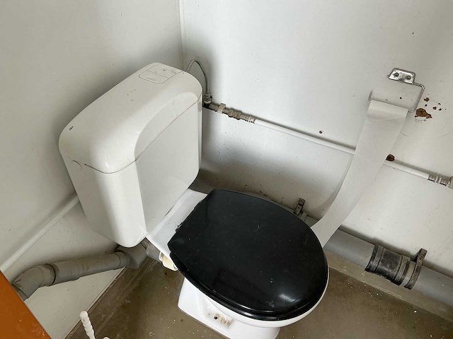 Verplaatsbare toiletcontainer / sanitaire unit met 2 toiletten en rvs wasgoot - afbeelding 9 van  15