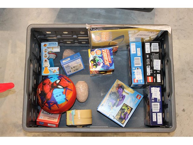 Verrassingskrat met divers speelgoed. - afbeelding 2 van  2
