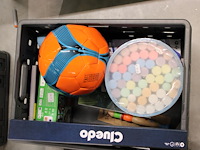 Verrassingskrat met divers speelgoed. - afbeelding 2 van  2