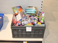Verrassingskrat met diverse speelgoed