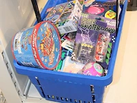 Verrassingsmand met diverse speelgoed - afbeelding 2 van  2