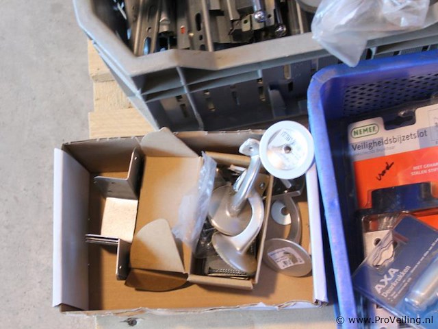 Verrassingspallet - partij beslag, montagemateriaal - afbeelding 3 van  8