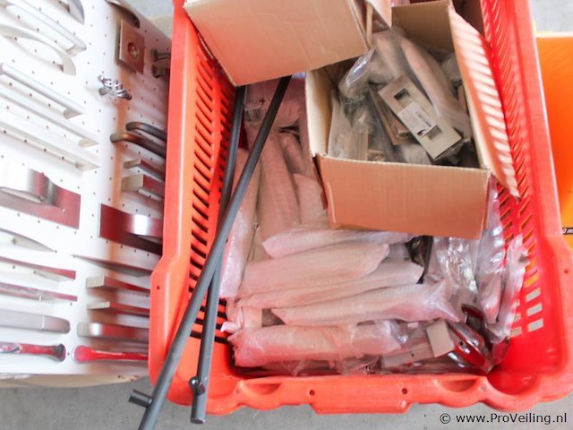 Verrassingspallet - partij design meubelbeslag etc. - afbeelding 2 van  5