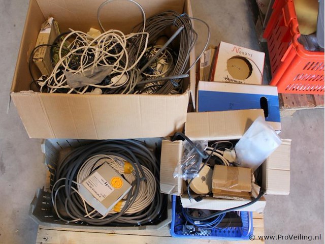 Verrassingspallet - partij elektra materiaal - afbeelding 2 van  6