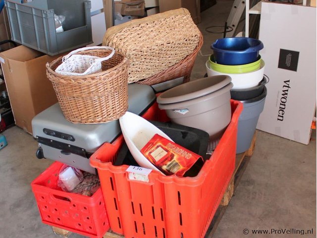 Verrassingspallet - partij huishoudelijke artikelen - afbeelding 1 van  6