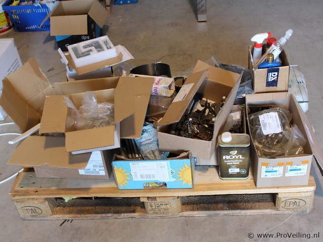 Verrassingspallet - partij keukenmaterialen en meubelbeslag - afbeelding 1 van  8
