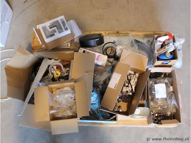 Verrassingspallet - partij keukenmaterialen en meubelbeslag - afbeelding 2 van  8